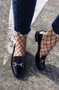 zapatos planos con calcetín de rejilla