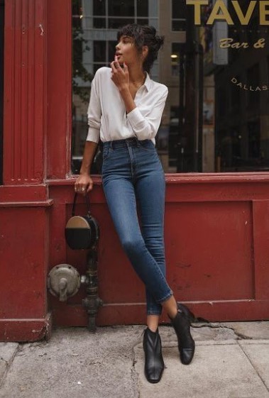 jeans ajustados camisa blanca combinaciones de botas pantalones botas